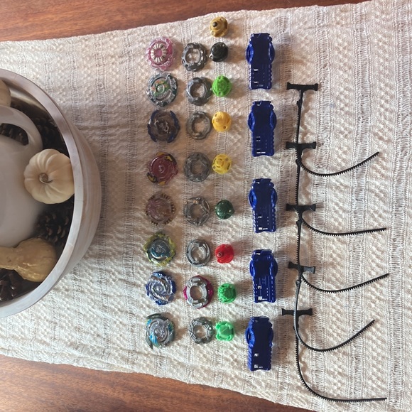 Beyblade lot! Everything you need to start playing beyblade. - Picture 2 of 6